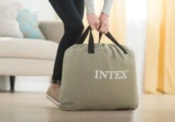 Intex Pillow Rest Raised Luchtbed - Queensize - Ingebouwde Elektrische Pomp -Bo-Camp Winkel 1320 1900 64124 inuse1 2017 300