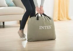 Intex Deluxe Pillow Rest Raised Luchtbed - Eenpersoons - Ingebouwde Elektrische Pomp -Bo-Camp Winkel 1320 1900 64132 inuse1 2017 300