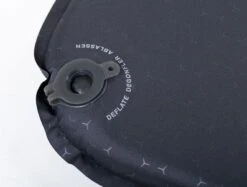 Exped SIM 3.8 LW Zelfopblazende Slaapmat -Bo-Camp Winkel 1441 1900 sim black valve close 1
