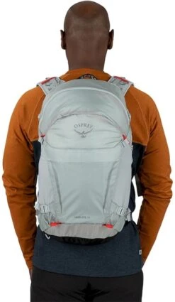 Osprey Hikelite Wandelrugzak - 26 Liter - Zilver 17 Osprey Hikelite Wandelrugzak - 26 Liter - Zilver -Bo-Camp Winkel 1900 1900 0039 hikelite 26l s23 onbody6 silverlining 10004802