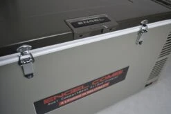 Engel MD60F-C Dual-zone Compressor Koelbox - 57 Liter -Bo-Camp Winkel 1900 2849 md60fc verschluss detail
