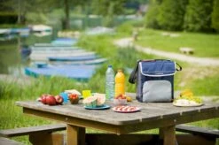 Campingaz Fold 'N Cool Koeltas - 20 Liter -Bo-Camp Winkel 900 1353 cooler fold n cool 20l dark blue 2000011724 lifestyle 3