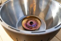 LotusGrill XL Hybrid Houtskoolbarbecue - Rood 17 LotusGrill XL Hybrid Houtskoolbarbecue - Rood -Bo-Camp Winkel lotusgrill binnenkant pitje 3